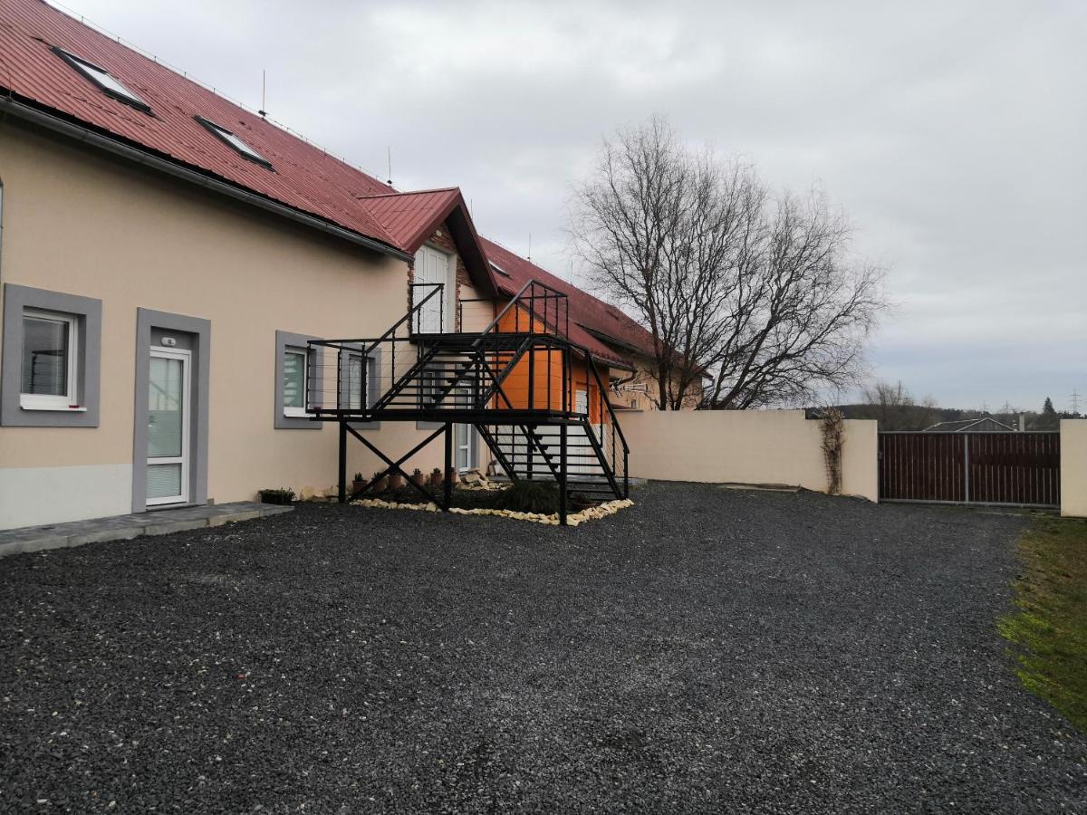 Vehlovice Apartments Melnik Bagian luar foto