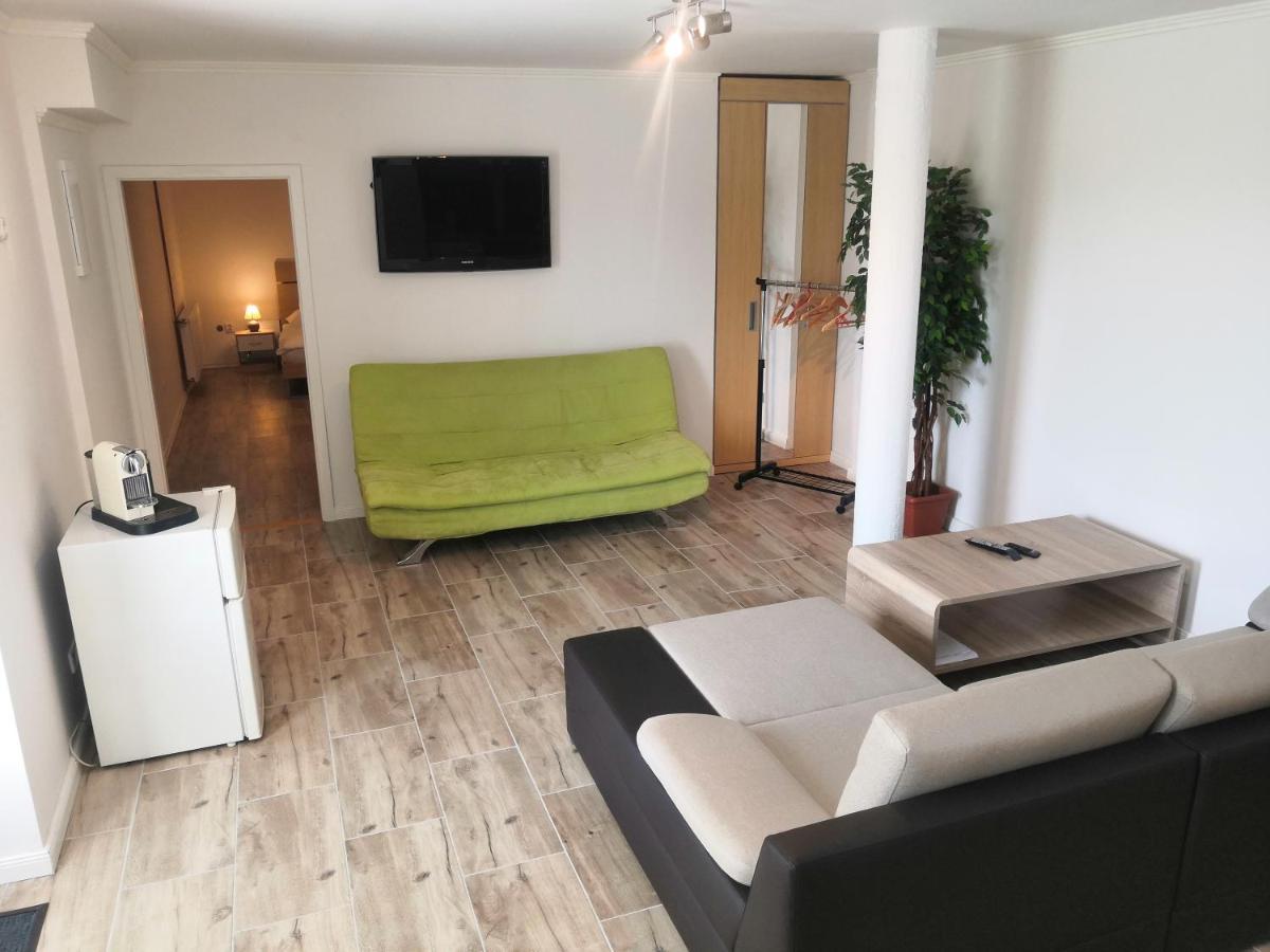 Vehlovice Apartments Melnik Bagian luar foto
