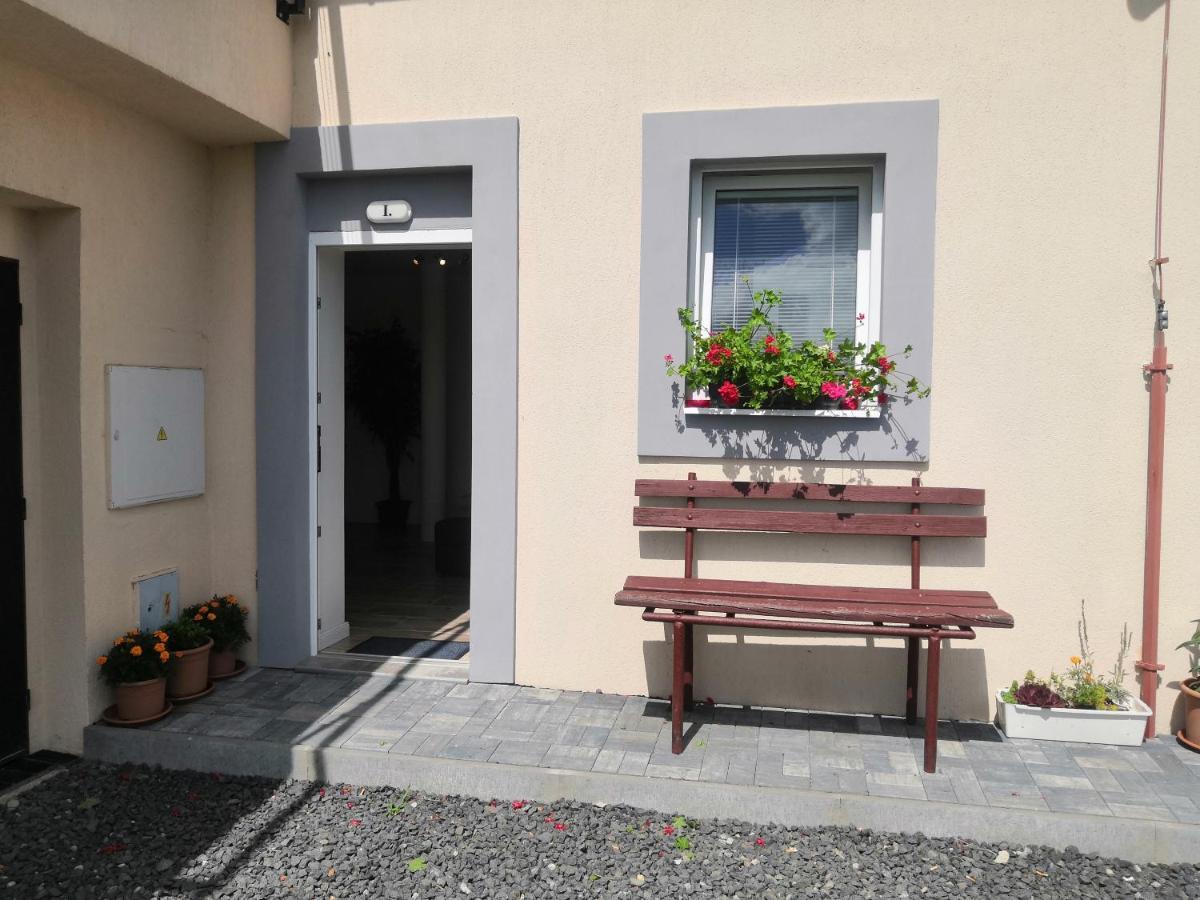 Vehlovice Apartments Melnik Bagian luar foto