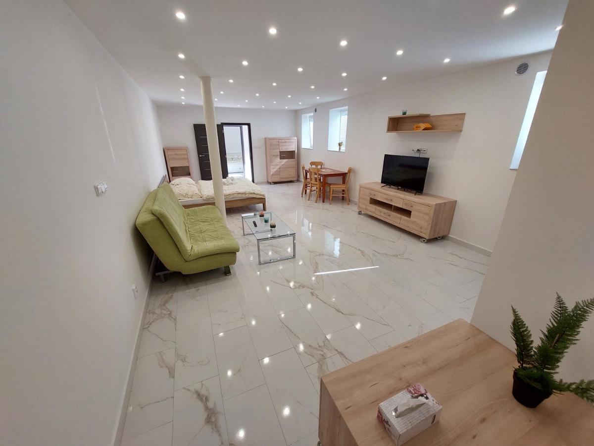Vehlovice Apartments Melnik Bagian luar foto