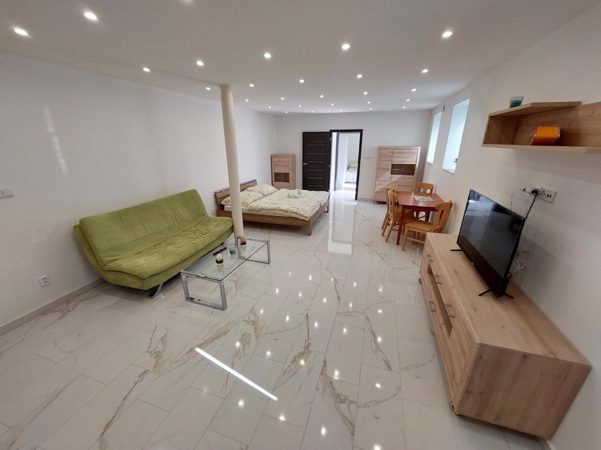 Vehlovice Apartments Melnik Bagian luar foto